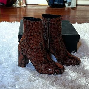 NWOT KG Kurt Geiger Snape Snakeskin Mid Calf Boot Size 38